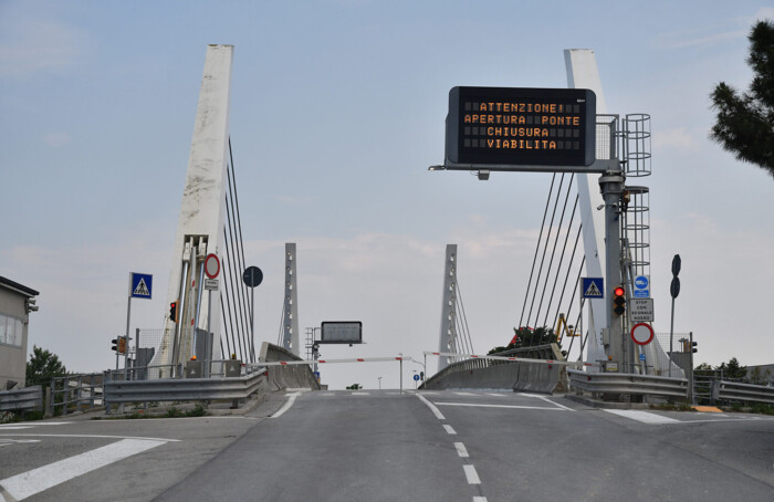 Sul ponte mobile di Ravenna transitano in media fino a 20mila veicoli al giorno