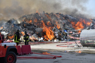 Incendio rifiuti Mezzano 21 giugno 2023