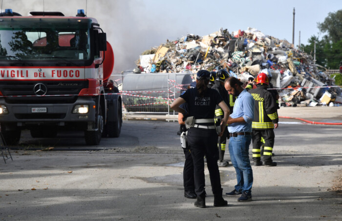 Incendio rifiuti Mezzano 21 giugno 2023