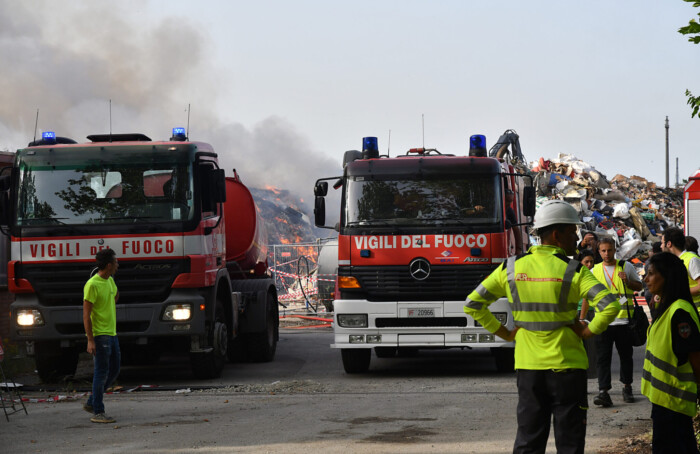 Incendio rifiuti Mezzano 21 giugno 2023