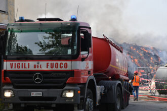 Incendio rifiuti Mezzano 21 giugno 2023