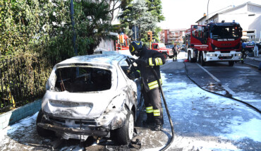 Auto Incendiata Via Battuzzi