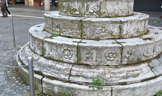 Colonna Veniziana Piazza Del Popolo Degrado 1