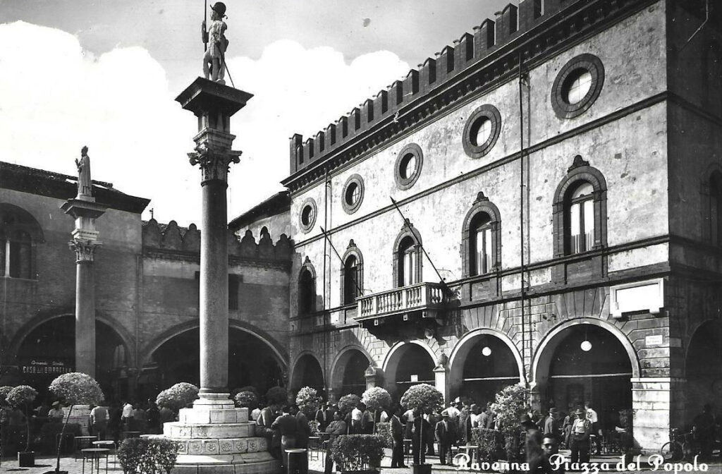 Colonne Pazza Del Popolo Foto Anni 60
