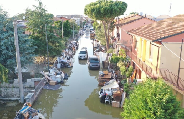 Una via di Fornace Zarattini il 25 maggio (foto di Andrea Montanari)