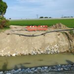 Il punto del fosso Ghiaia dove è crollato il ponte di via del Dottore