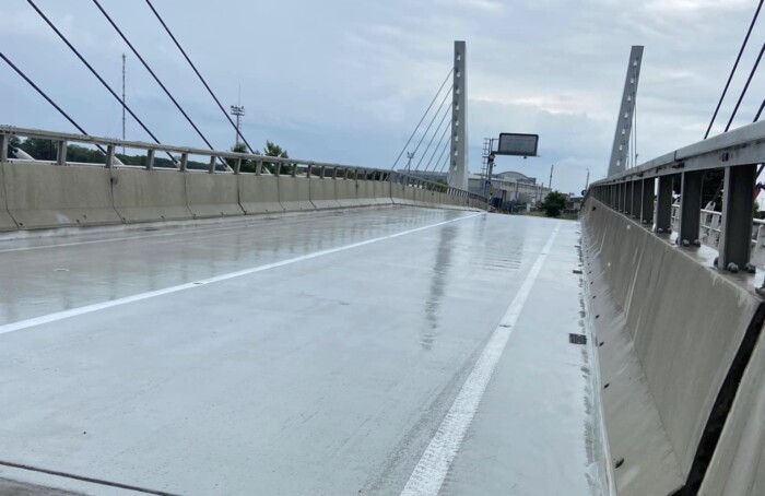 Ponte Mobile Chiusura Asfalto Bagnato