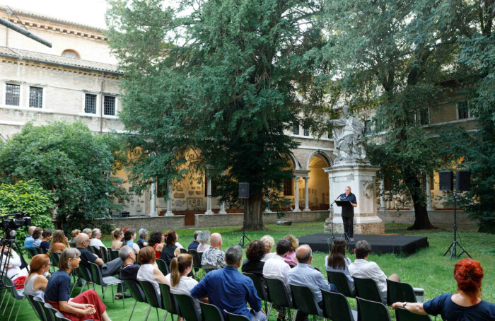Sandro Lombardi Omaggio Testori Chiostro