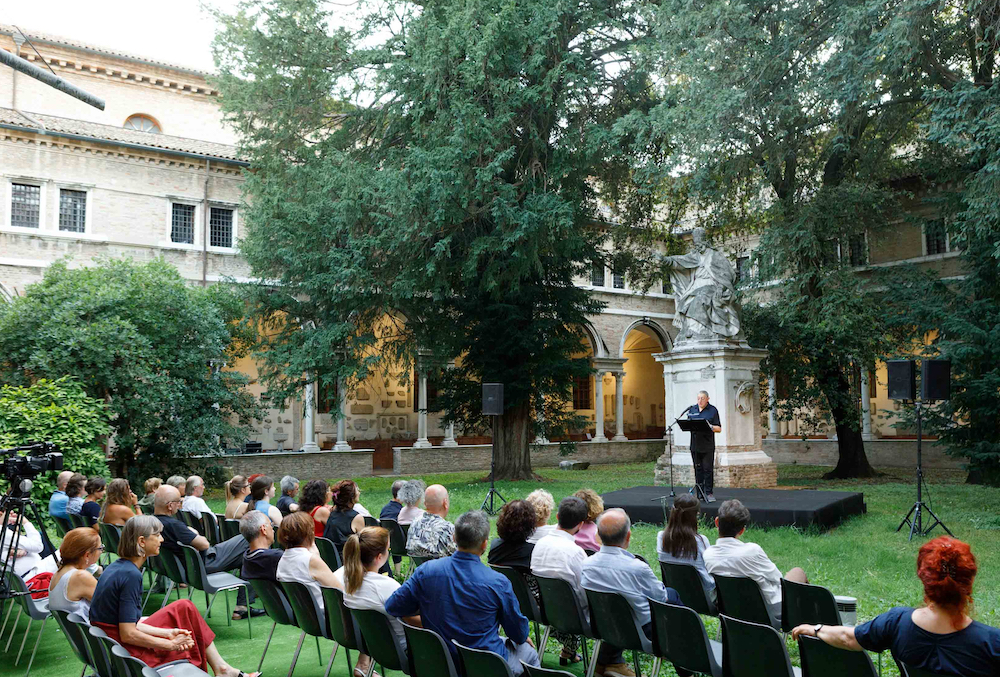 Sandro Lombardi Omaggio Testori Chiostro