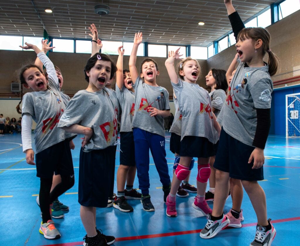 Bambini E Bambini Dei Cas Del PRC 2030