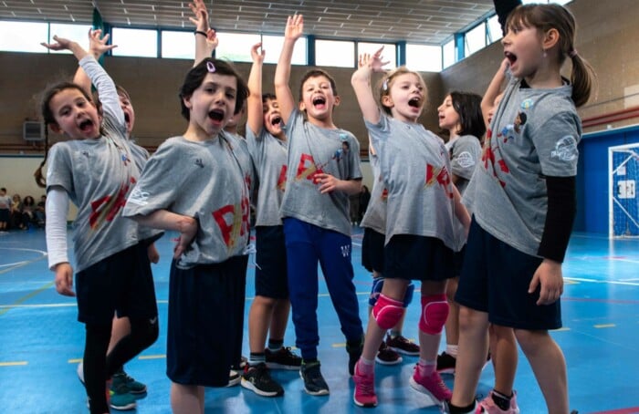 Bambini E Bambini Dei Cas Del PRC 2030
