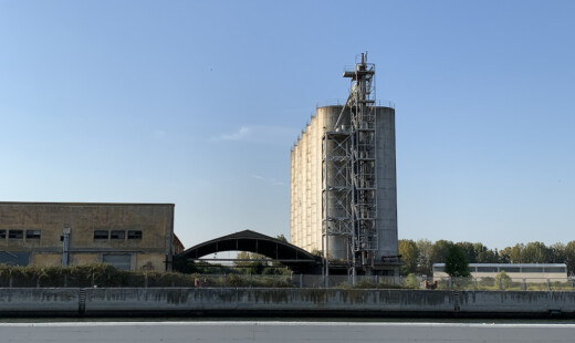 Riva Sinistra Silos Con Boschetto