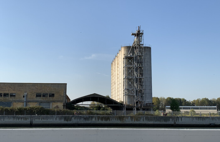 Riva Sinistra Silos Con Boschetto