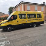 Il Pulmino Messo A Disposizione Dal Comune Per Accompagnare I Baìmbini Dell'Asilo Azzaroli A Villa San Martino