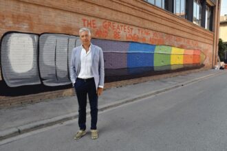 INAUGURAZIONE MURALES LICEO SCIENTIFICO RAVENNA DOPO SCRITTA OMOFOBA REALIZZATO DA URKA