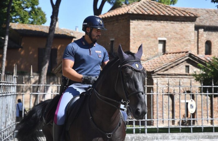 Poliziotti Cavallo Polizia Ravenna