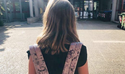 Scuola Zaino Studentessa