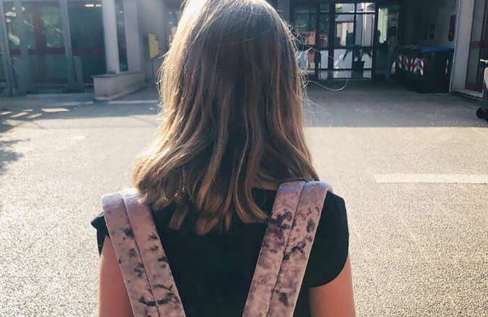 Scuola Zaino Studentessa