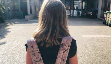 Scuola Zaino Studentessa