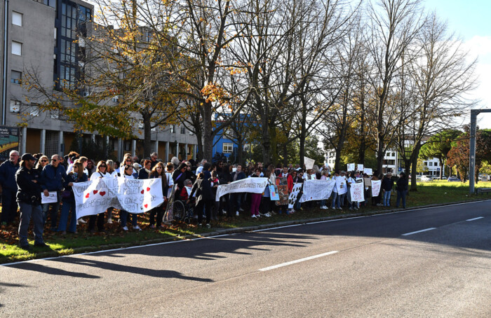 Manifestazione in viale Randi a sostegno del veterinario Mauro Guerra a processo per maltrattamento di animali