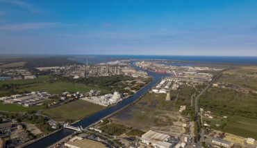 L'area ex Sarom al porto di Ravenna (foto da pagina Facebook di Ap)