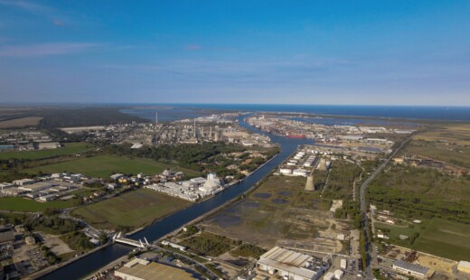 L'area ex Sarom al porto di Ravenna (foto da pagina Facebook di Ap)