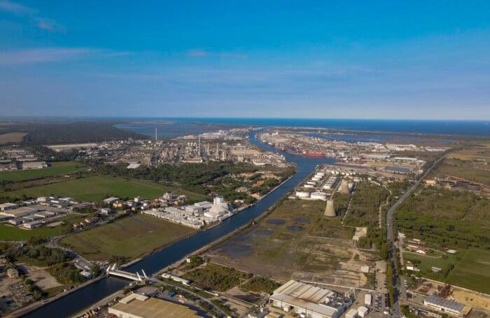 L'area ex Sarom al porto di Ravenna (foto da pagina Facebook di Ap)