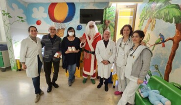 ADVS Consegna Panettoni Pediatria