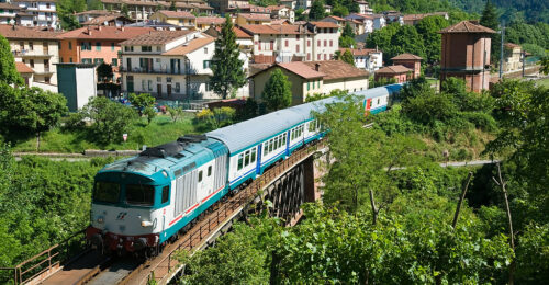 La linea ferroviaria Faentina che collega Marradi e Faenza (foto di Antonio Martinetti)