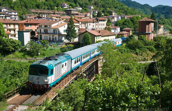 La linea ferroviaria Faentina che collega Marradi e Faenza (foto di Antonio Martinetti)