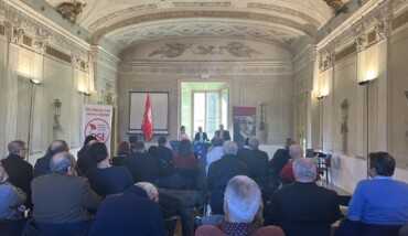 Foto Vista Pubblico In Sala Alla Presidenza Lonzi Pitrelli Federica Gullotta (1)