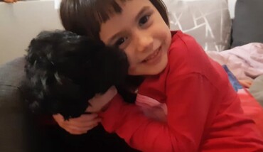 Wendy Timò e la cagnolina Jessy in una foto resa pubblica dai familiari