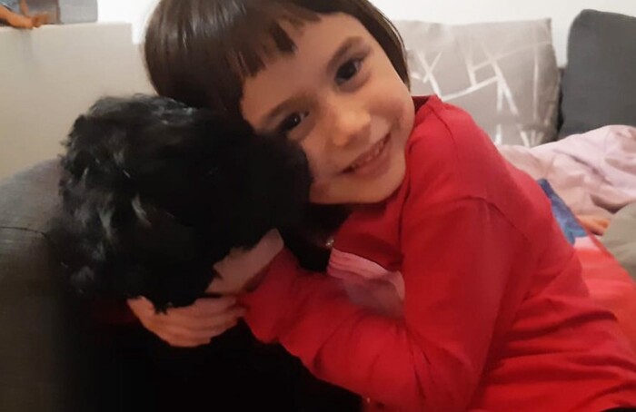 Wendy Timò e la cagnolina Jessy in una foto resa pubblica dai familiari