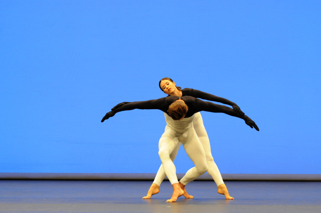 Ballet Opera De Lyon Merce Cunningham Beach Birds