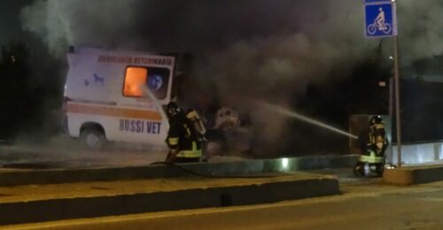 Incendio ambulanza clinica veterinaria di Russi