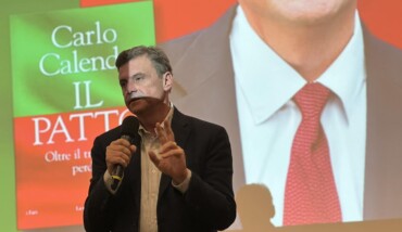 Calenda in un recente incontro a Cagliari