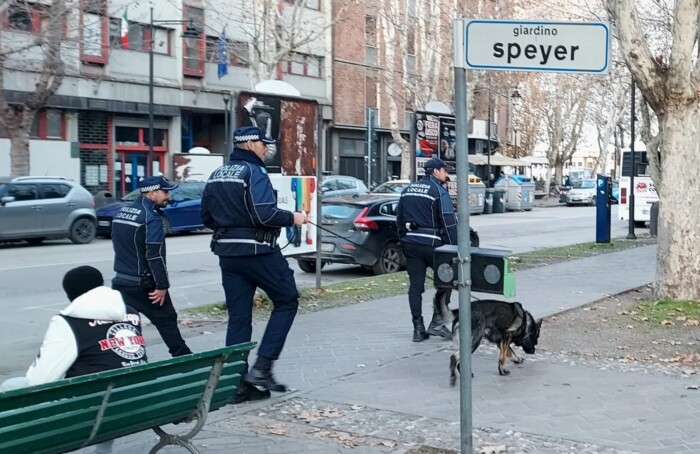 Foto Controlli Con Unità Cinofila