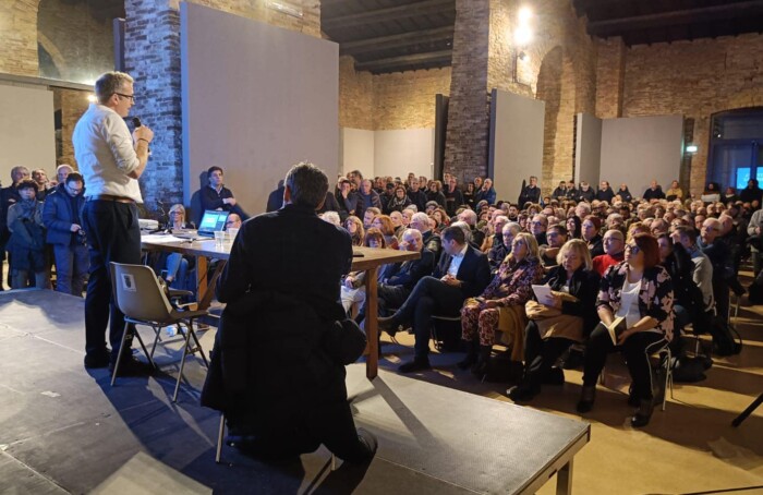 Foto Uno Comunicato