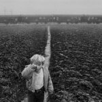 Alla stazione di Ivankovo, 120 profughi vivono in un treno, Croazia, 1994, © Sebastião Salgado/ Contrasto
