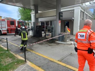 Incendio distributore via Trieste 16 aprile 2024 Ravenna