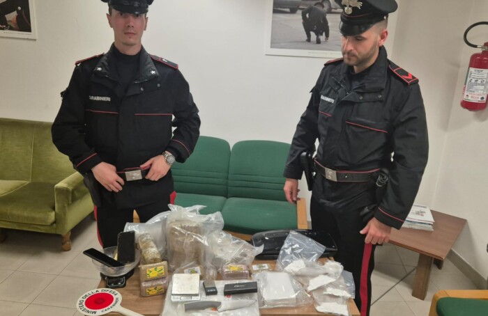Carabinieri Spaccio Sostanze stupefacenti Droga Arrestati Casa