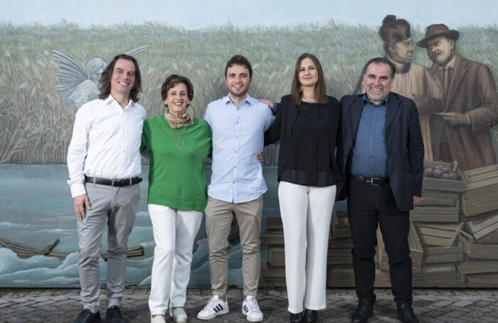 Andrea Sangiorgi Al Centro Con La Sua Nuova Giunta