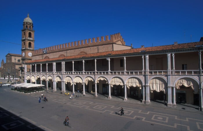 FAENZA PIAZZA DEL POPOLO ©
