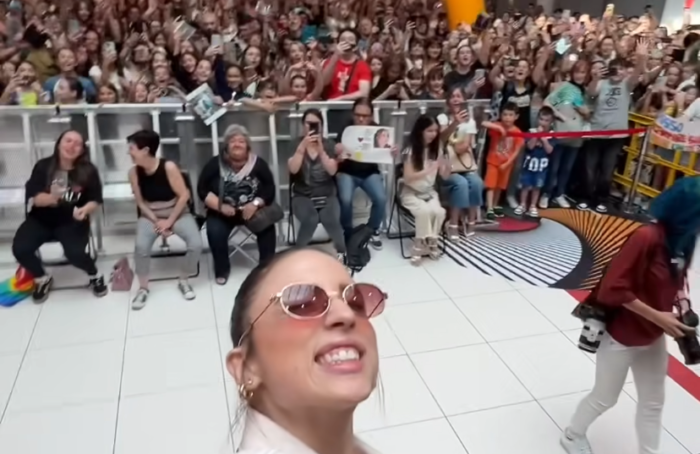 Angelina Mango Al Centro Commerciale Esp