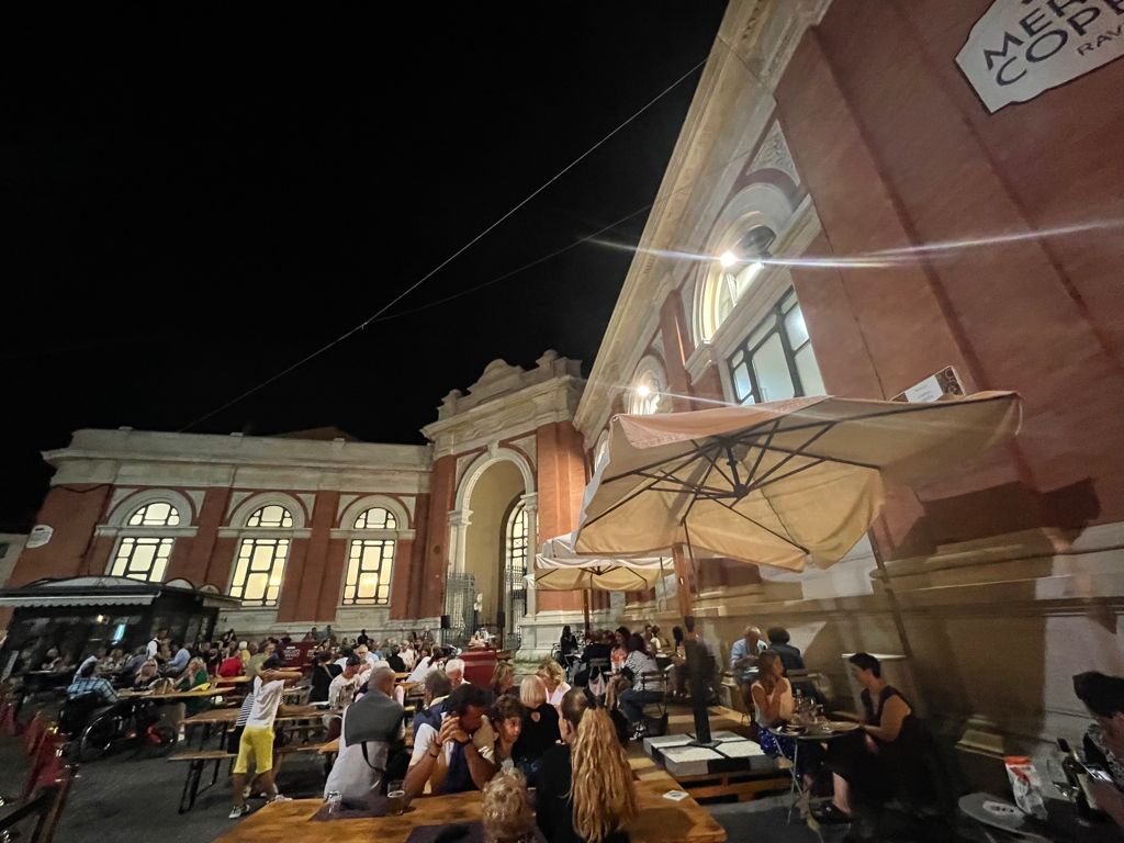 piazza costa mercato coperto