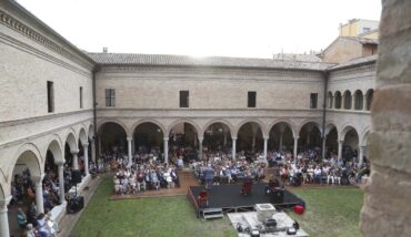 13–09 2023 Ravenna Chosti Dante E Cassa , Inaugurzione Festival Prospettiva Dante , Fondazione Cassa Di Risparmio Di Ravenna , Giancarlo Giannini, Domenico De Martino , Cipoletta , Prsidente Accademia Della Crusca , Alfieri , Ferrini , Sindaco , Tomba
