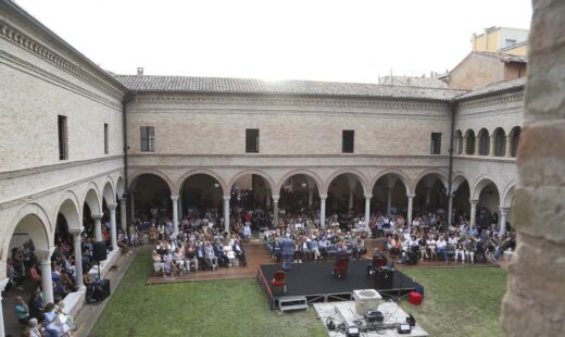 13–09 2023 Ravenna Chosti Dante E Cassa , Inaugurzione Festival Prospettiva Dante , Fondazione Cassa Di Risparmio Di Ravenna , Giancarlo Giannini, Domenico De Martino , Cipoletta , Prsidente Accademia Della Crusca , Alfieri , Ferrini , Sindaco , Tomba