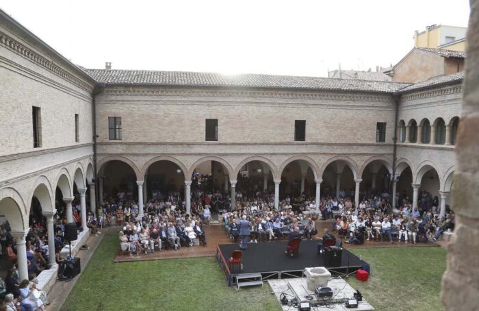 13–09 2023 Ravenna Chosti Dante E Cassa , Inaugurzione Festival Prospettiva Dante , Fondazione Cassa Di Risparmio Di Ravenna , Giancarlo Giannini, Domenico De Martino , Cipoletta , Prsidente Accademia Della Crusca , Alfieri , Ferrini , Sindaco , Tomba