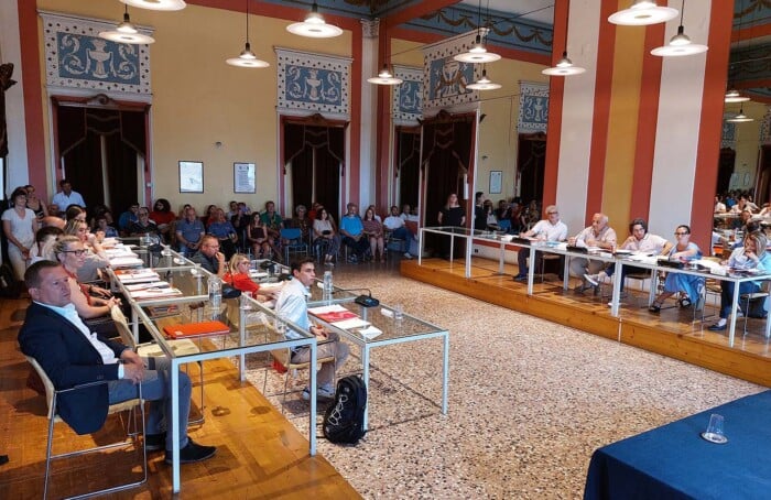 Consiglio Comunale E Pubblico