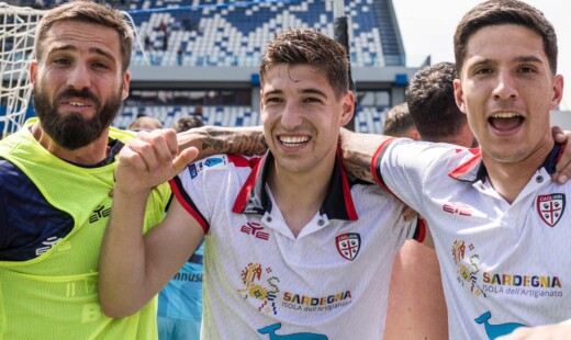 Matteo Prati Al Centro Festeggia Il Suo Primo Gol In Serie A Segnato A Sassuolo